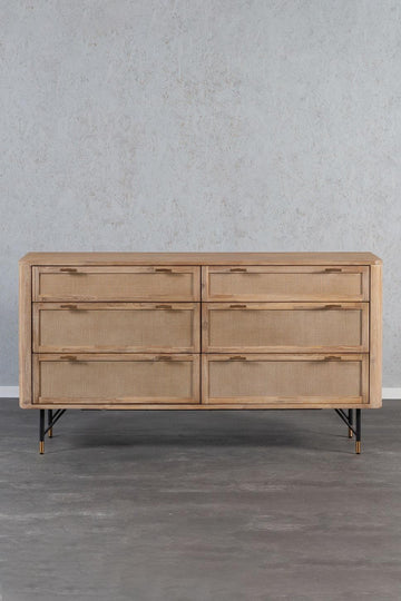 קומודה מעץ מלא בסנגון כפרי