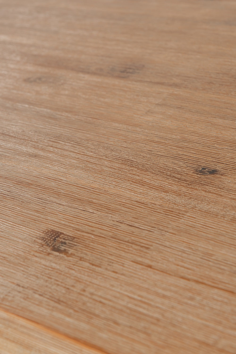 שולחן אוכל אבירים נפתח מעץ מלא מקולקציית נורמנדי