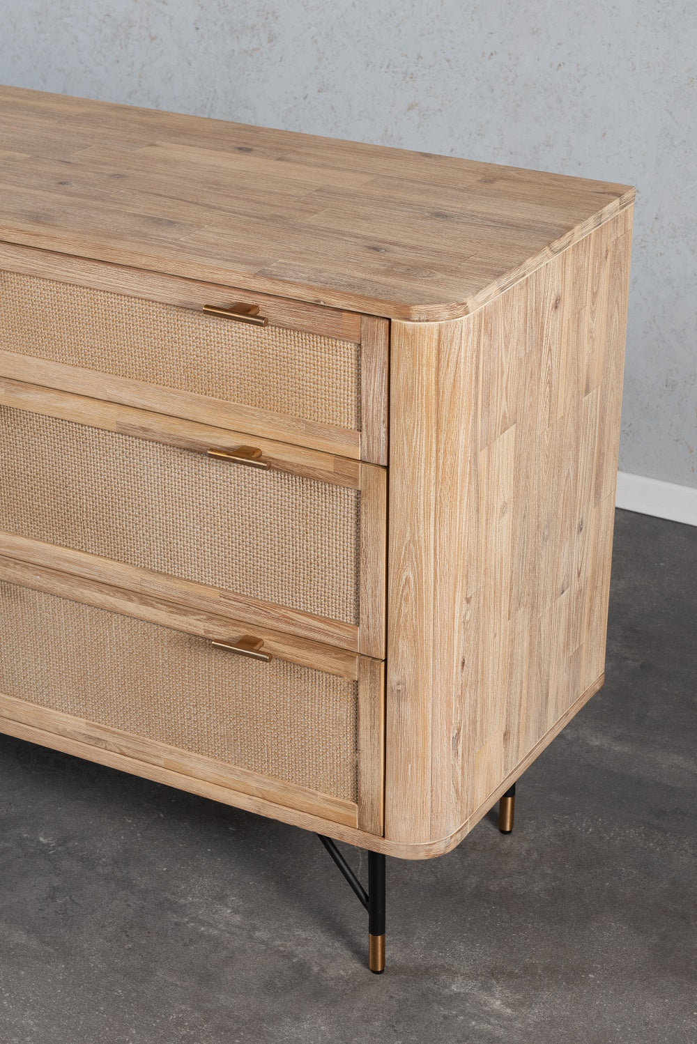 קומודה 6 מגירות מעץ מלא מקולקציית יאנג