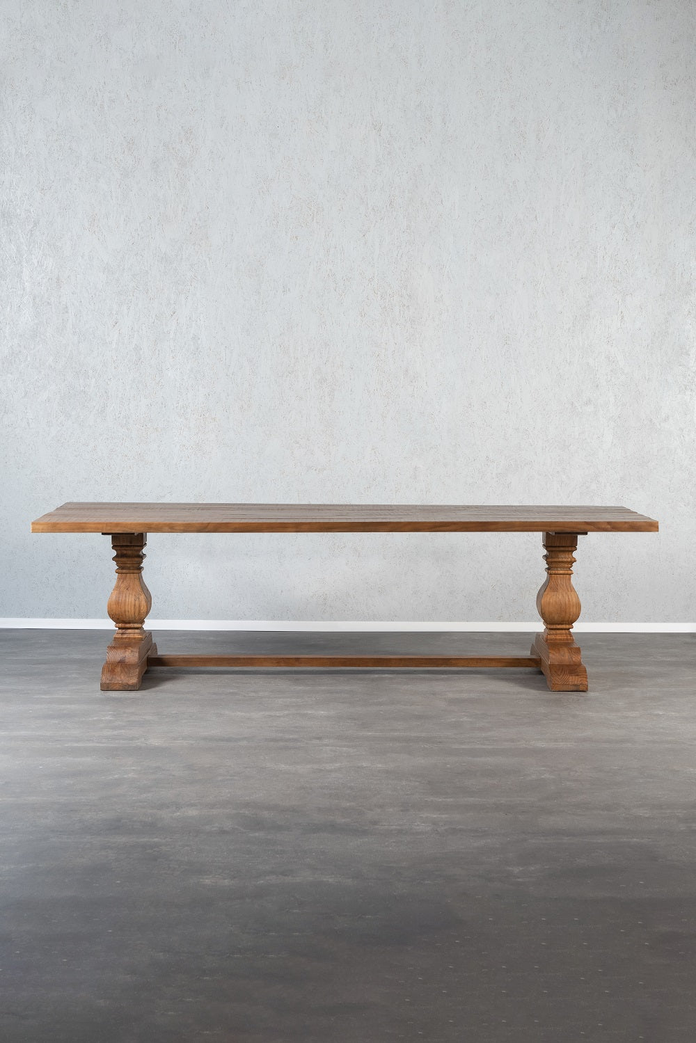 שולחן אוכל אבירים מעץ מלא מקולקציית נגרים