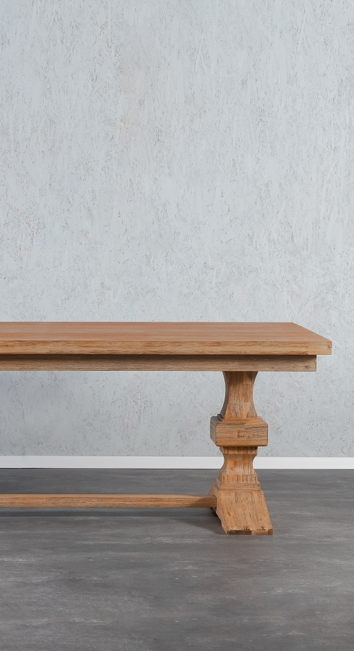 שולחן אוכל אבירים נפתח מעץ מלא מקולקציית נורמנדי